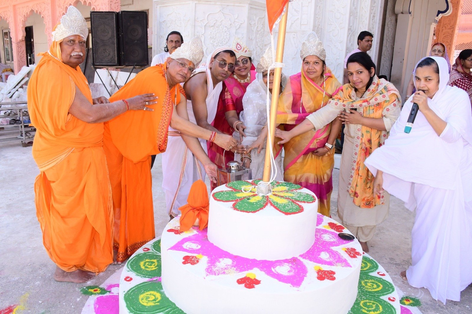 ध्वजारोहण के साथ भगवान आदिनाथ जयंती महोत्सव शुरू