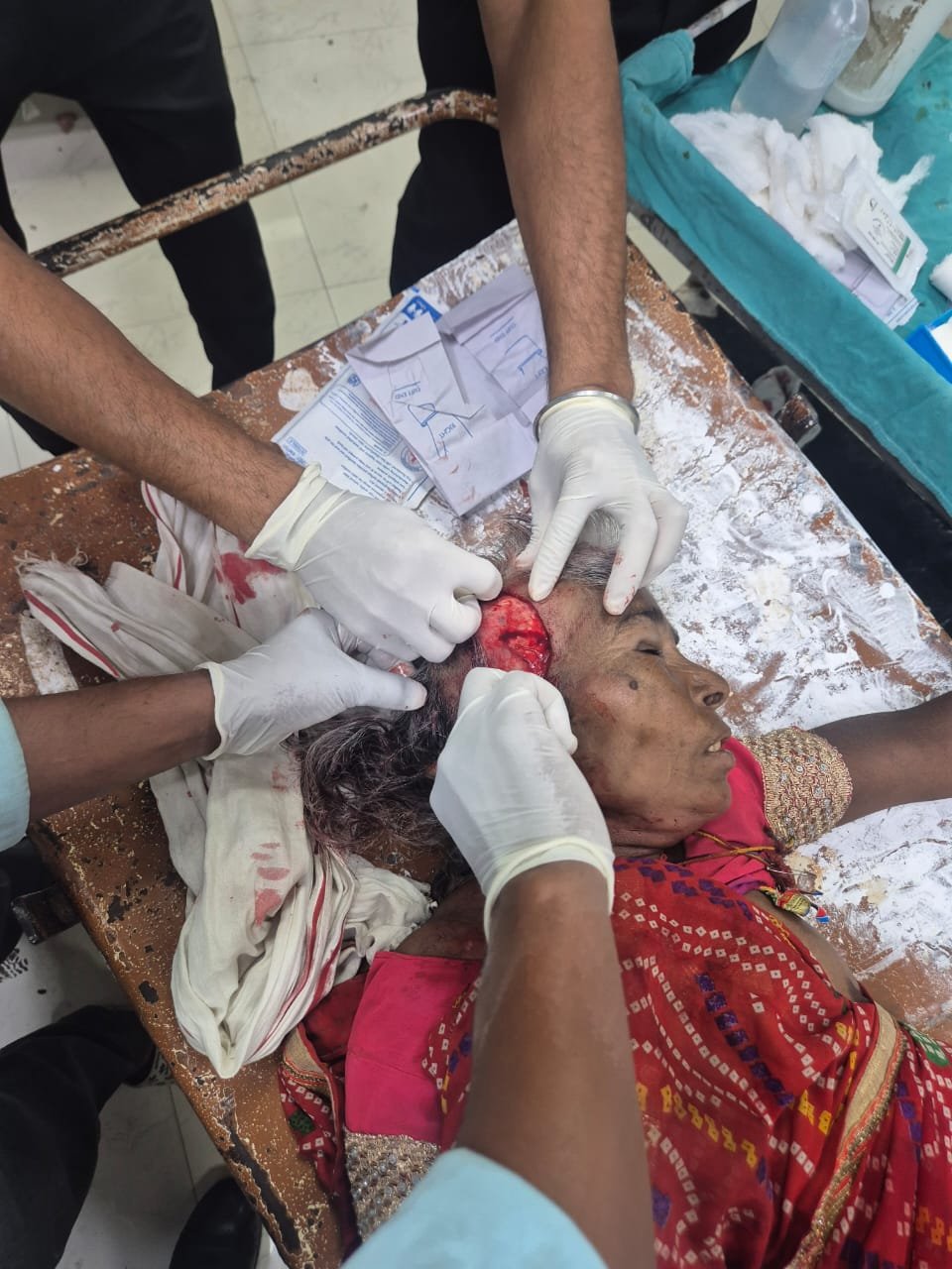 परिजनाें के साथ माताजी के दर्शन करने जा रही महिला की सड़क हादसे मे मौत