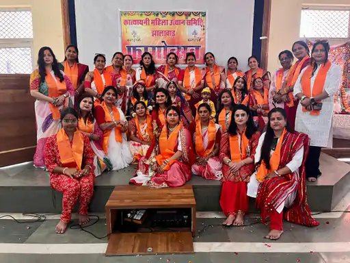 झालावाड़ में महिलाओं ने खेली फूलों की होली