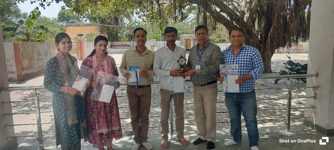 ऋषभदेव पखवाड़े में योगदान देने वाले शिक्षक-कर्मचारी सम्मानित